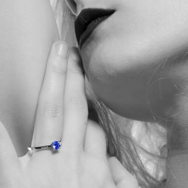 Bague saphir bleu rond or blanc Vanessa Solo