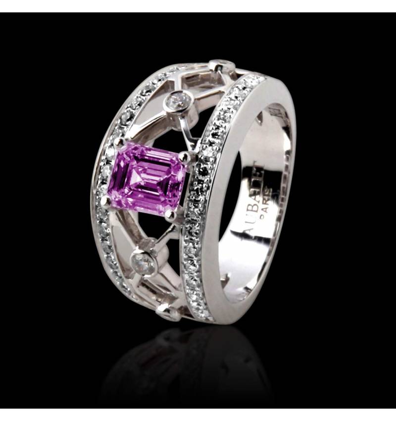 Bague de fiançailles saphir rose forme émeraude pavage diamant or blanc Régina Suprema 